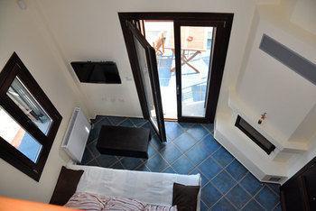 Nymfes Apartment *