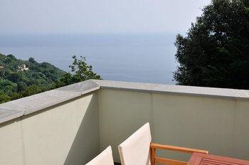 Nymfes Apartment *