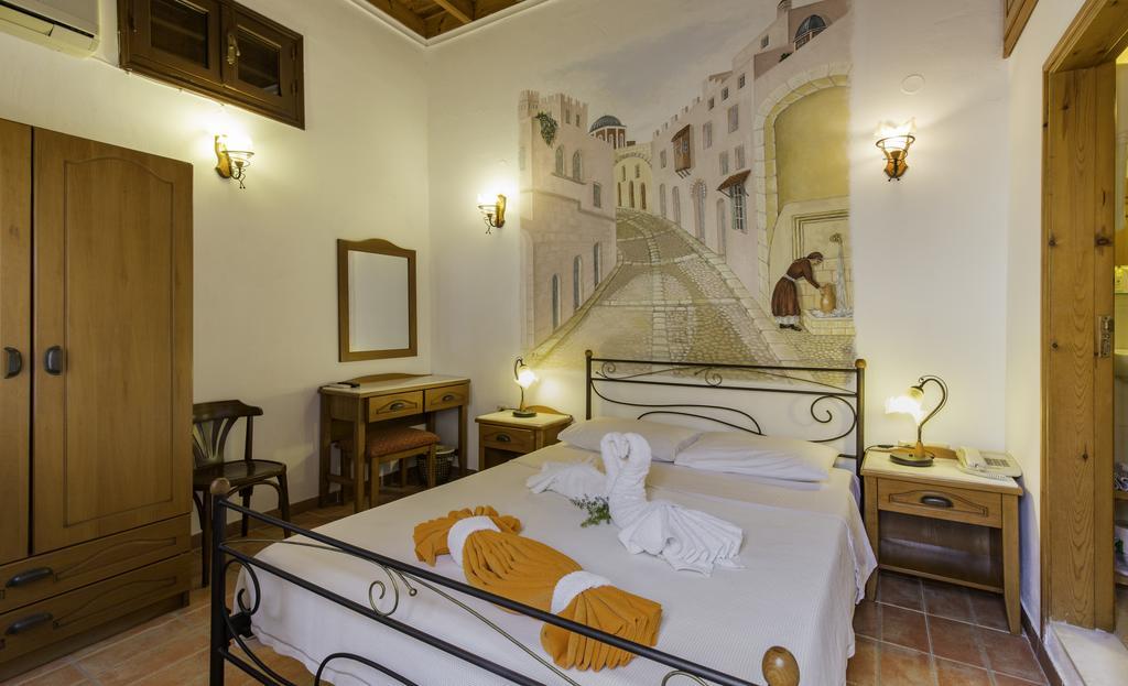 Camelot Traditional & Classic Hotel 3*