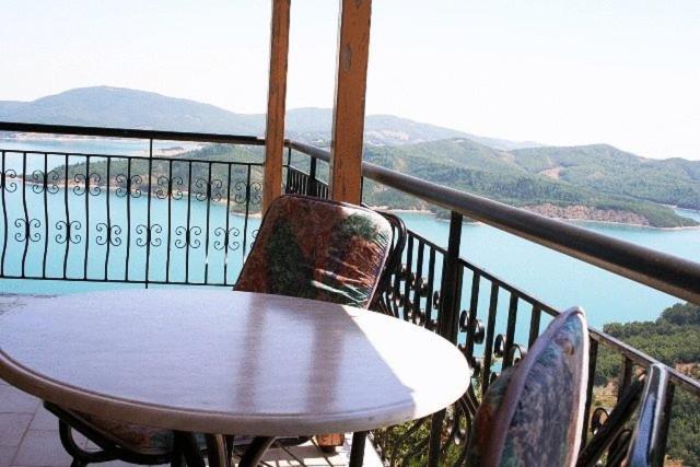 Agnanti Hotel