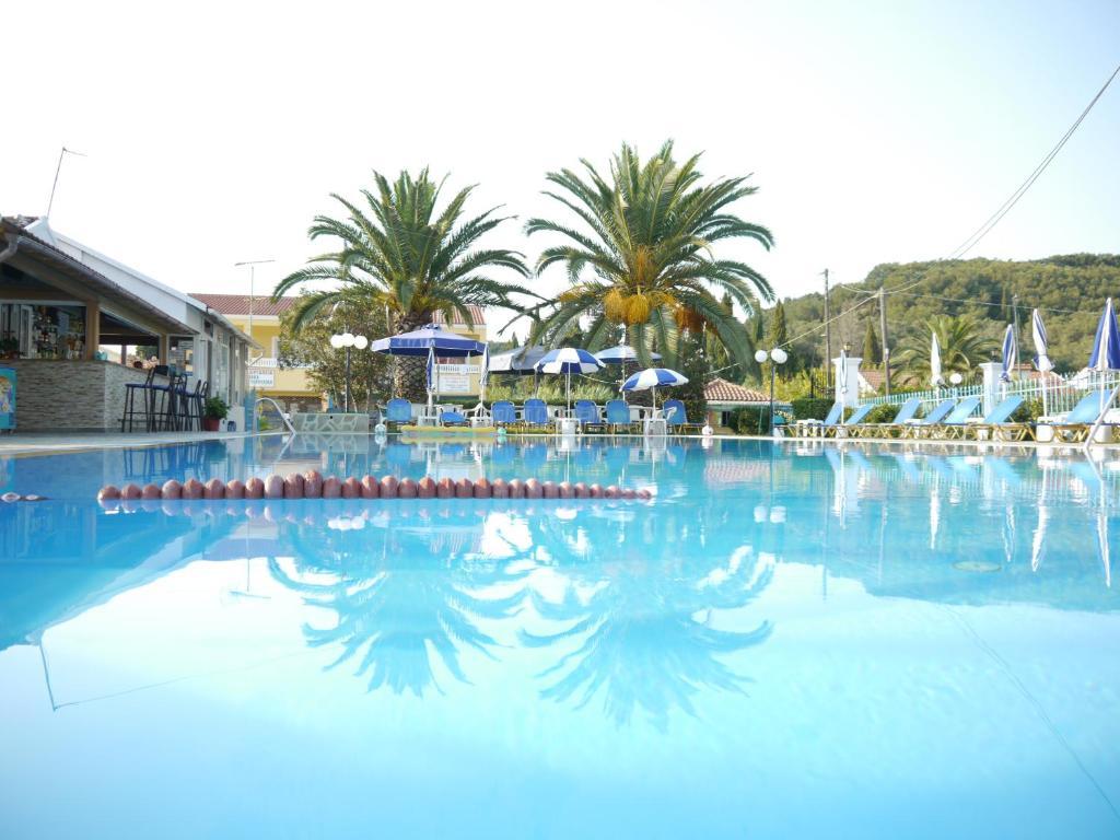 Tria Adelphia 2* Arillas (Corfu)