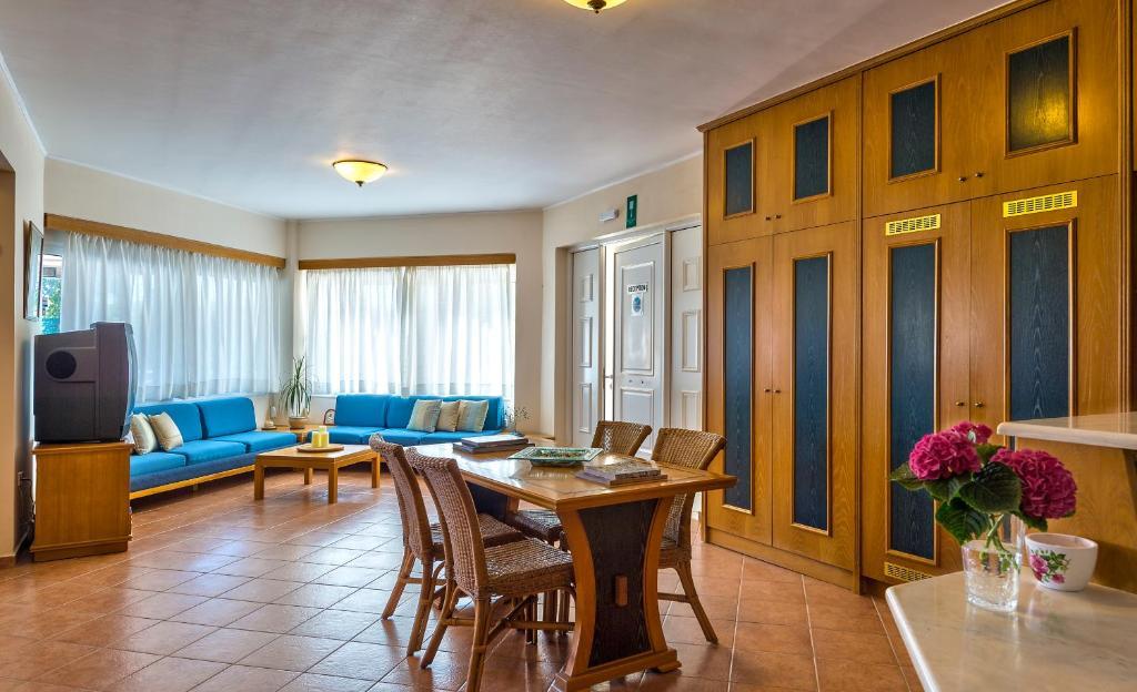 Aparthotel Veronica Kato Daratso
