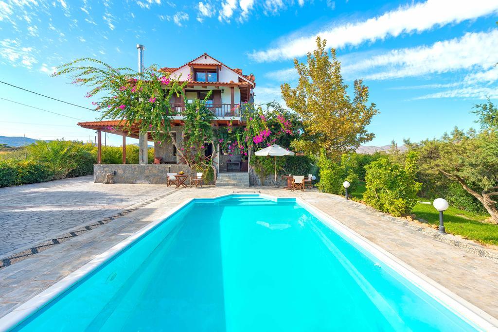 Zoi Holiday home *