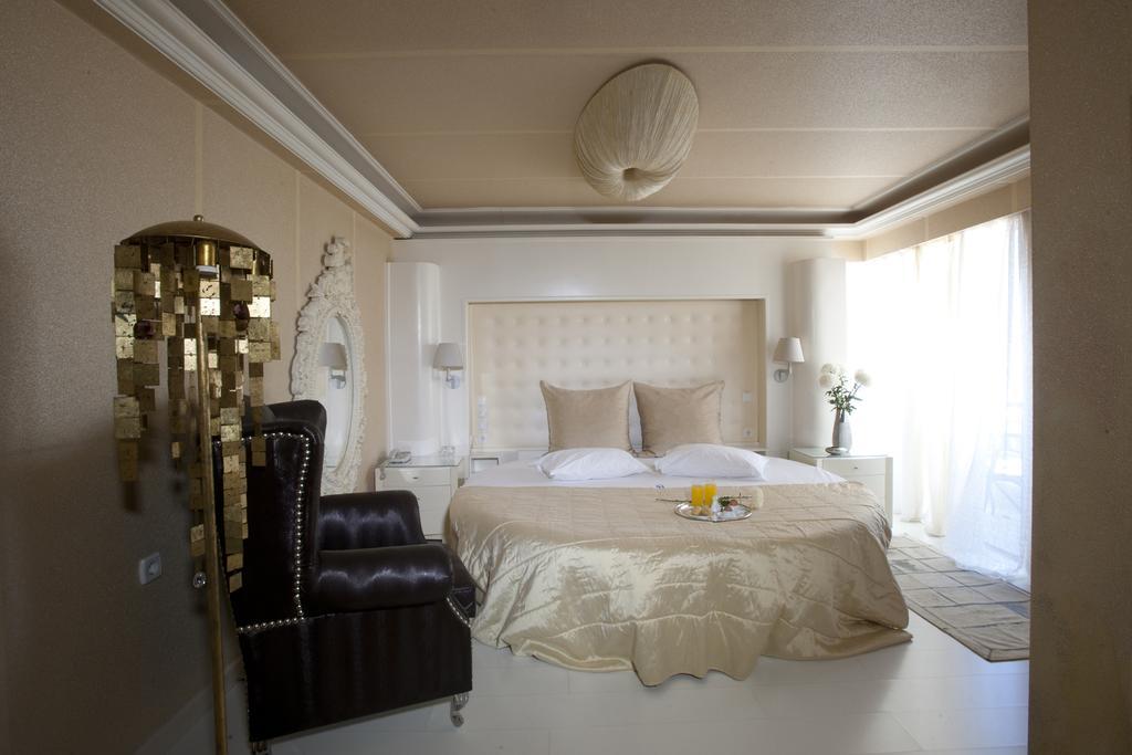 The Crystal Blue Hotel 2*