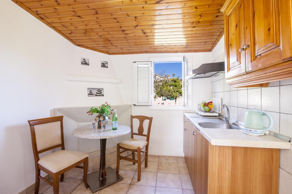 Koutroulo's Private Holiday home Kato Korakiana
