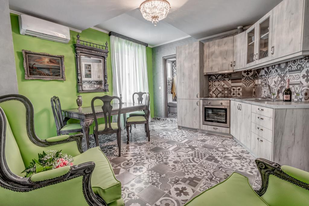 Eos Aurora Apartment