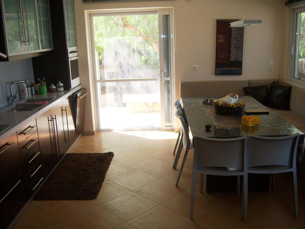 Luxury Flora Kiparissia Villa