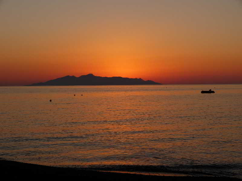 Oxygen Seaside Kamari (Santorini)