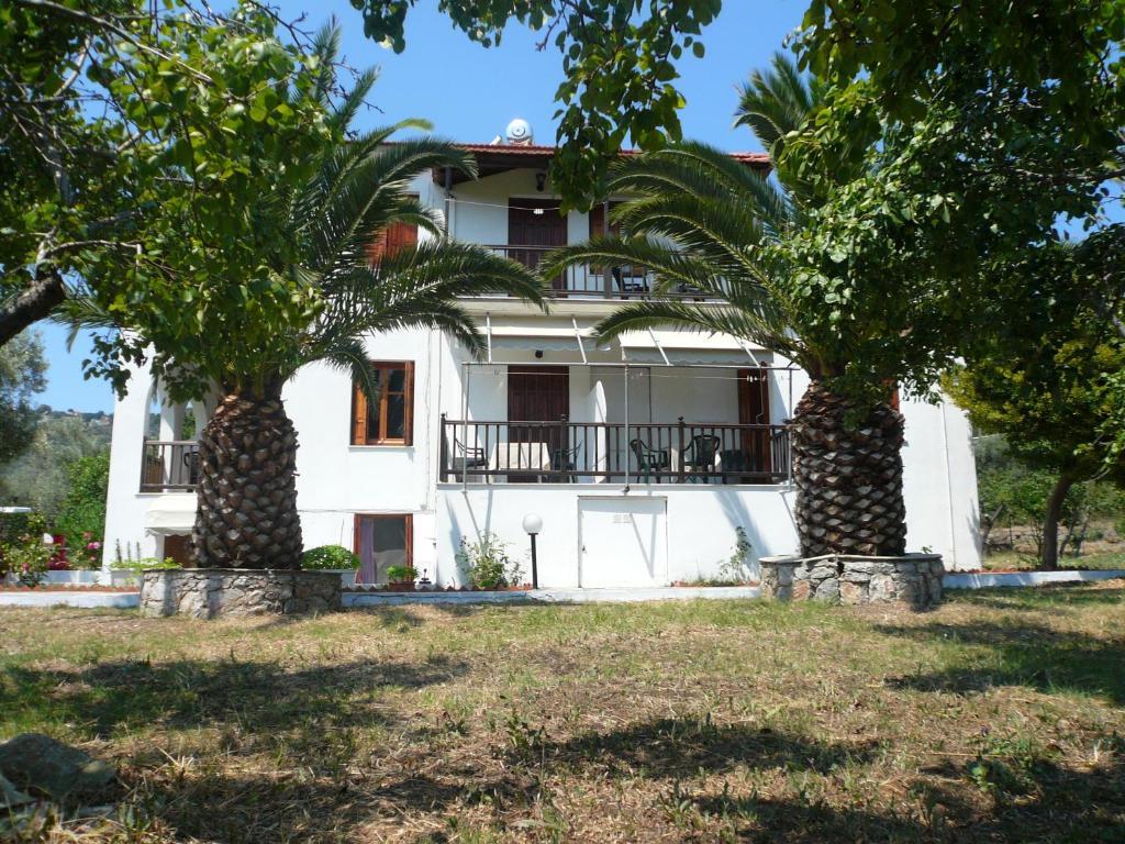 Liossis & Guest house *