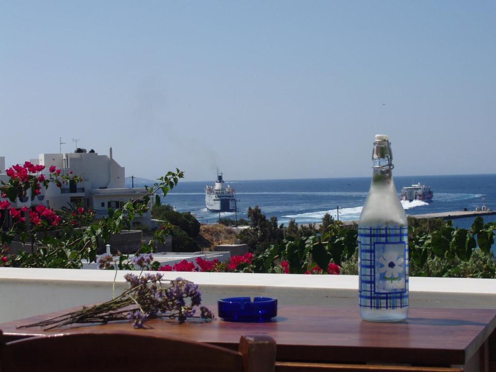 Parathyro Sto Aigaio 1 Tinos