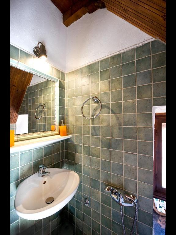 Arapakis Historic Castle 4*