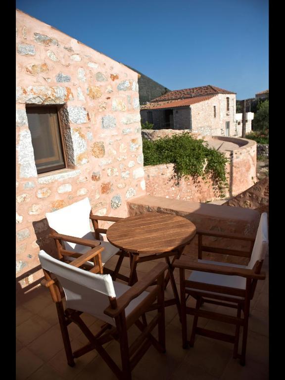 Arapakis Historic Castle Aparthotel