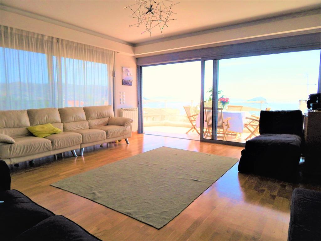 Seaside With Spectacular Sea View Villa *