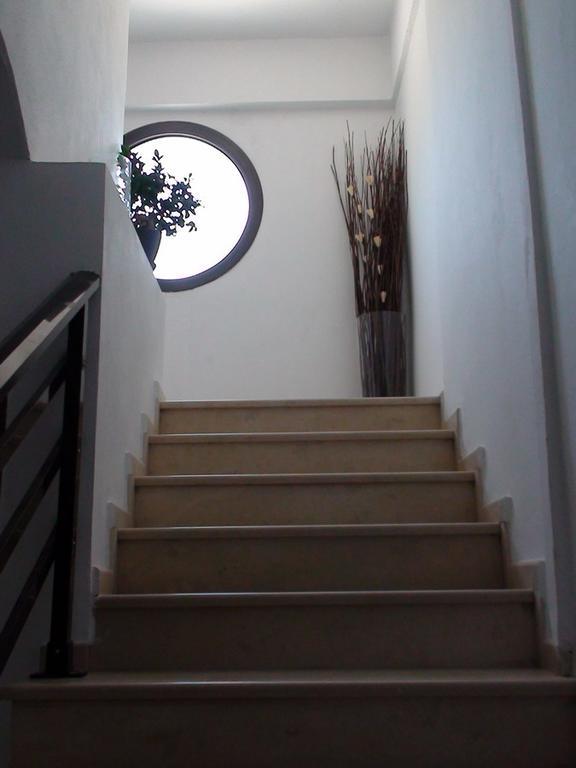 Center House Apartment *