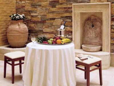Holiday Suites Hotel