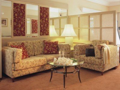 Hotel Holiday Suites 4*