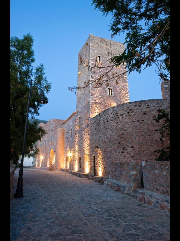 Arapakis Historic Castle Pyrgos Dirou