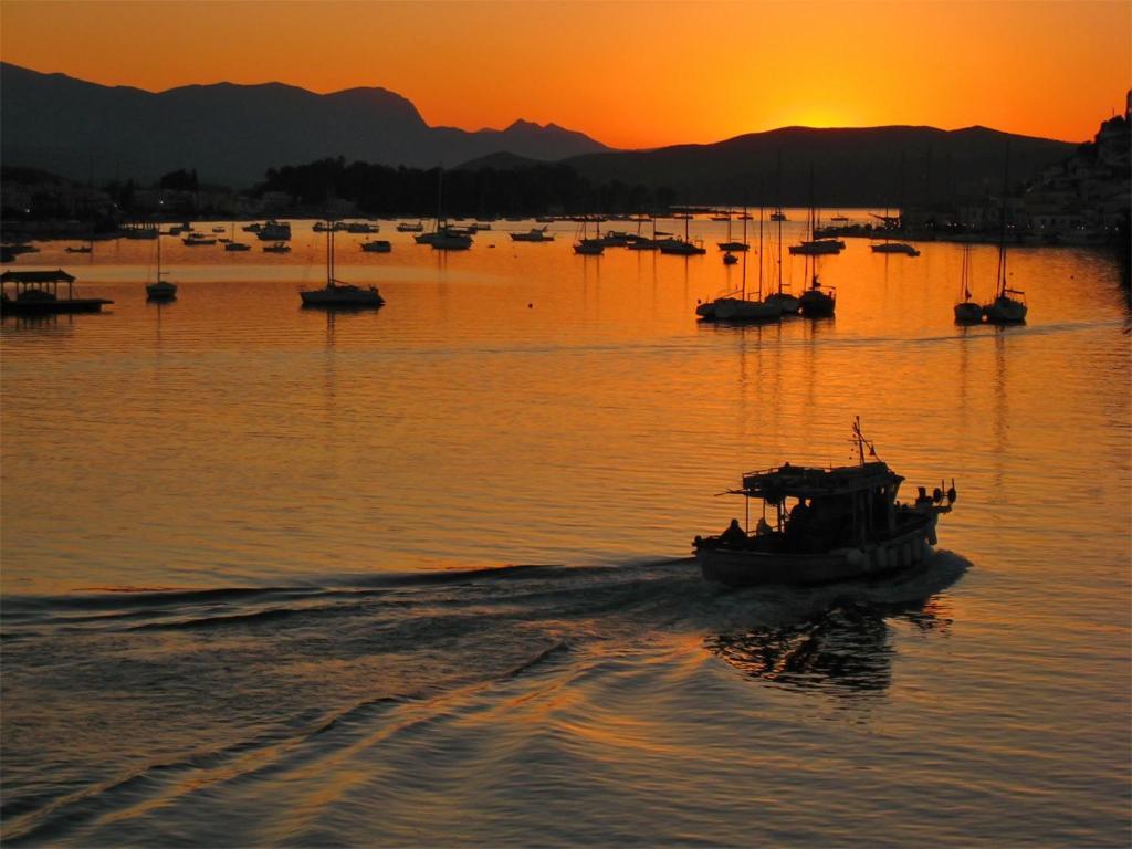 Guest house Mania And Poros Town