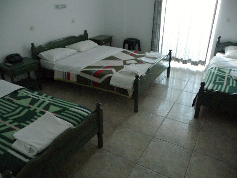 Armadoros / Backpackers 2*