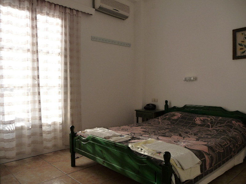 Hotel Armadoros / Backpackers 2*