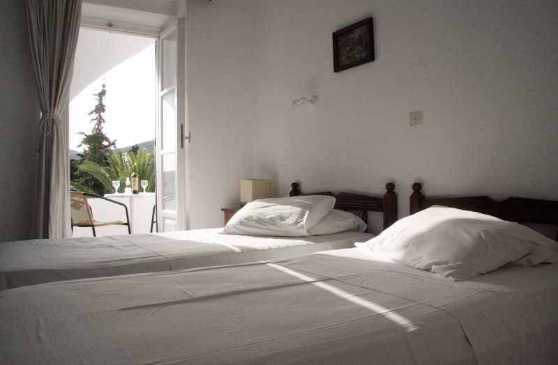 Hotel Armadoros / Backpackers 2*