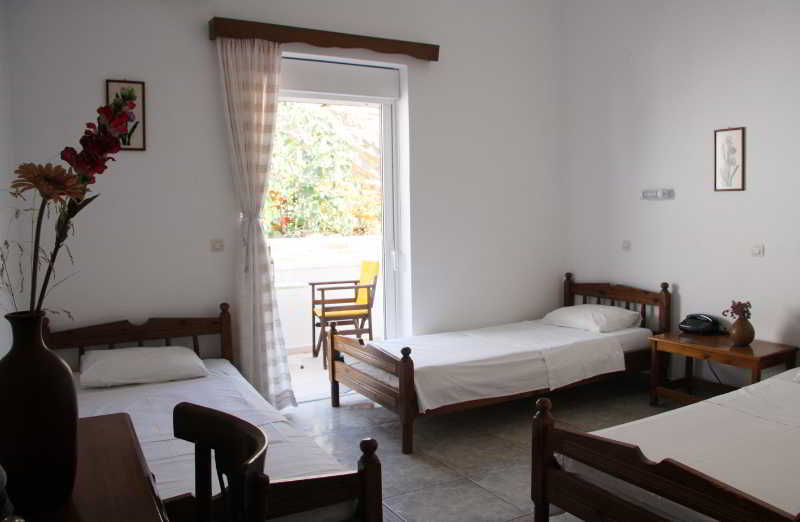 Hotel Armadoros / Backpackers 2*