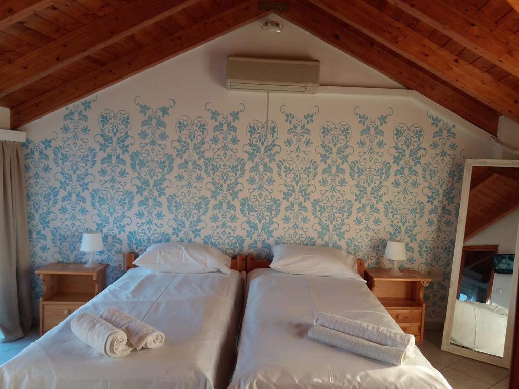 Chloe Attic Holiday home Agia Efimia