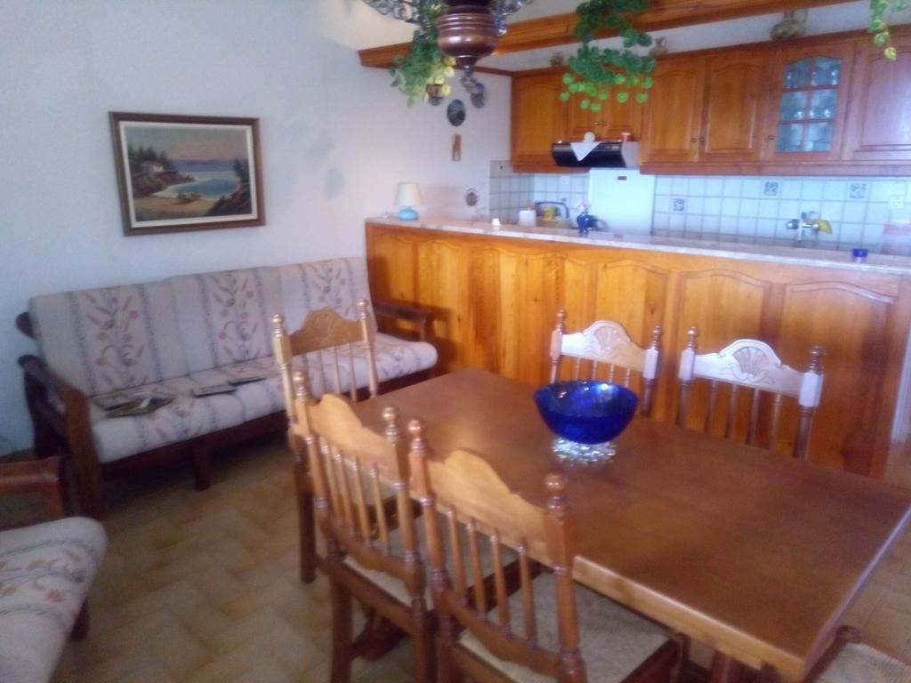 Christina Beachfront Apartment Vromopousi
