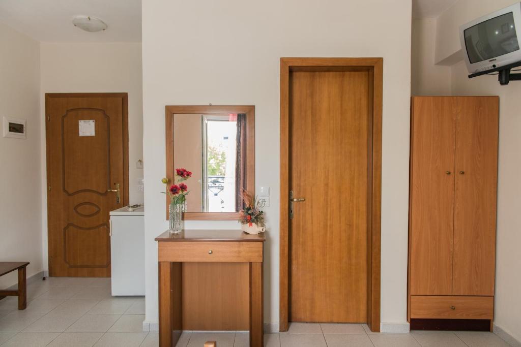 Alexandros Hotel