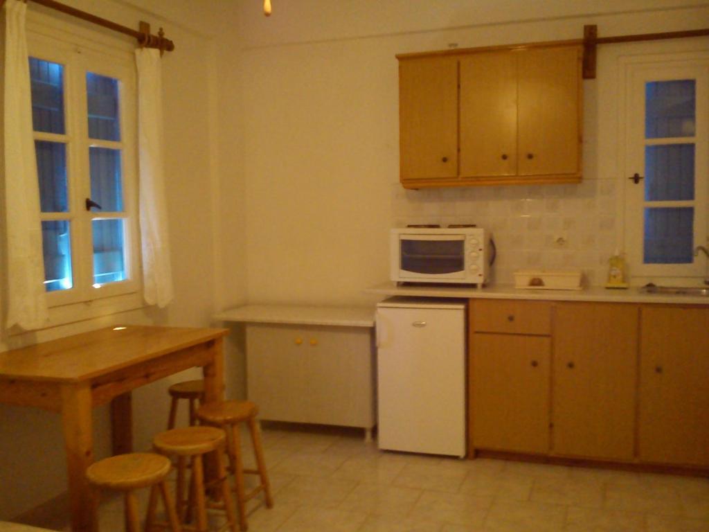Apartment Studios Parian Blu Logaras