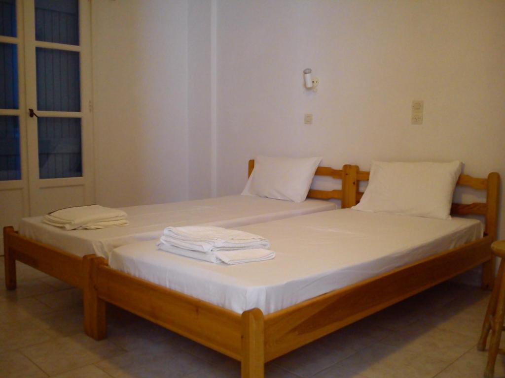 Apartment Studios Parian Blu Logaras
