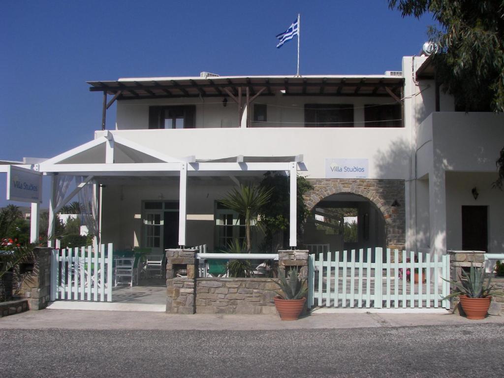 Studios Logaras