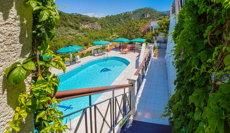 Daphne Hotel 3*