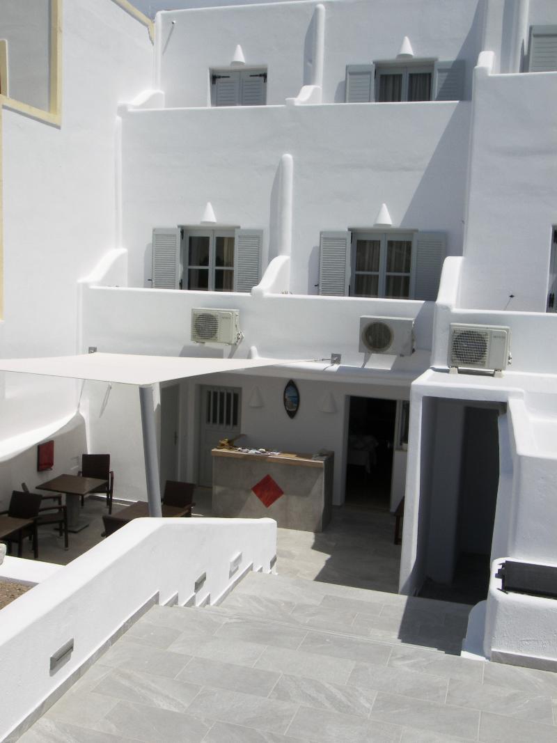 Oxygen Seaside 3* Kamari (Santorini)