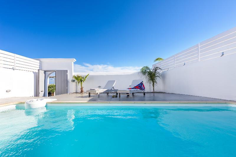Villa White Village