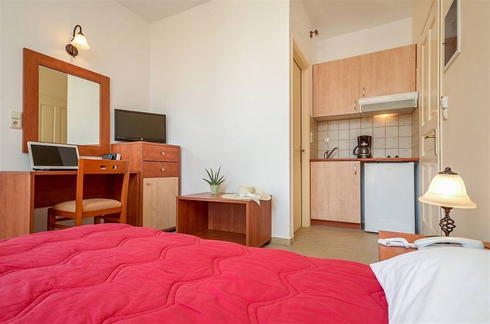Orkos Hotel 2*