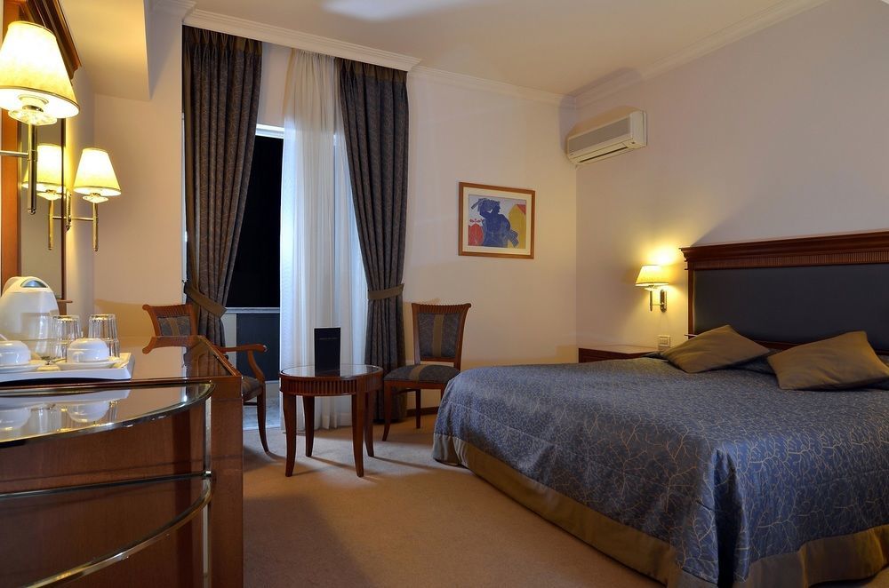 Atrium & Jacuzzi 4* Athens