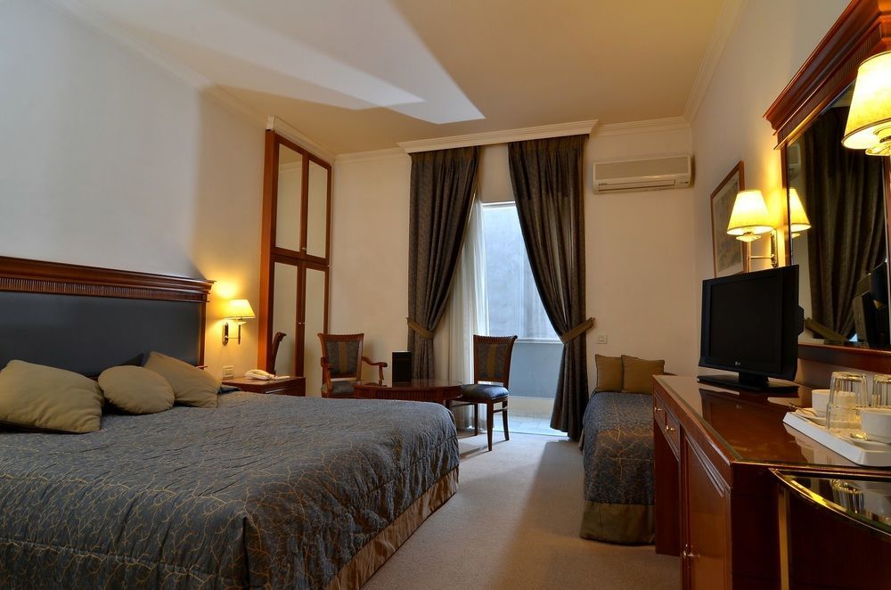 Hotel Atrium & Jacuzzi