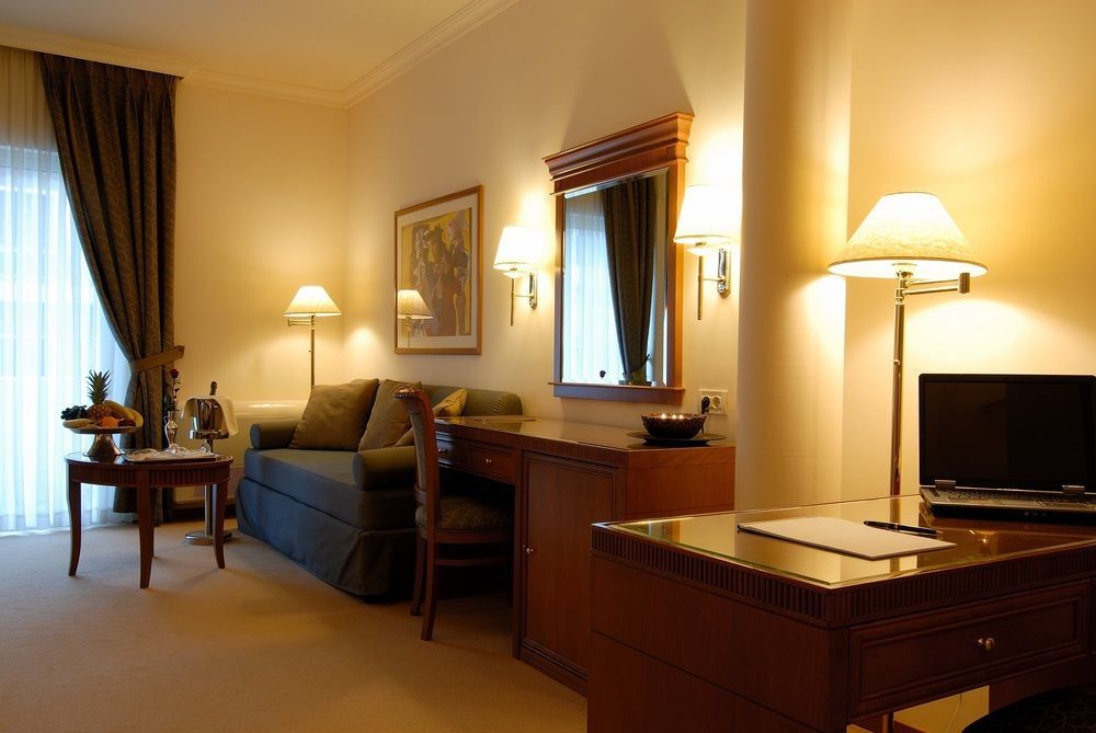 Hotel Atrium & Jacuzzi 4*