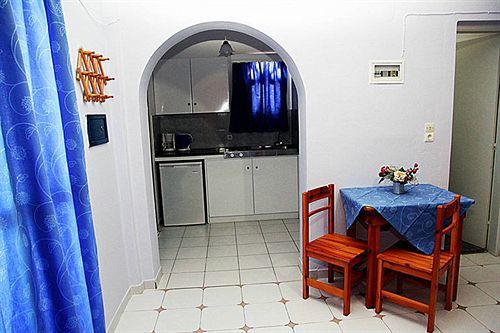 Aparthotel & Joanna Perissa (Santorini)