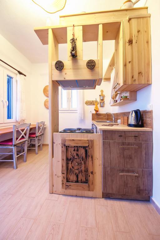Castria Apartment *