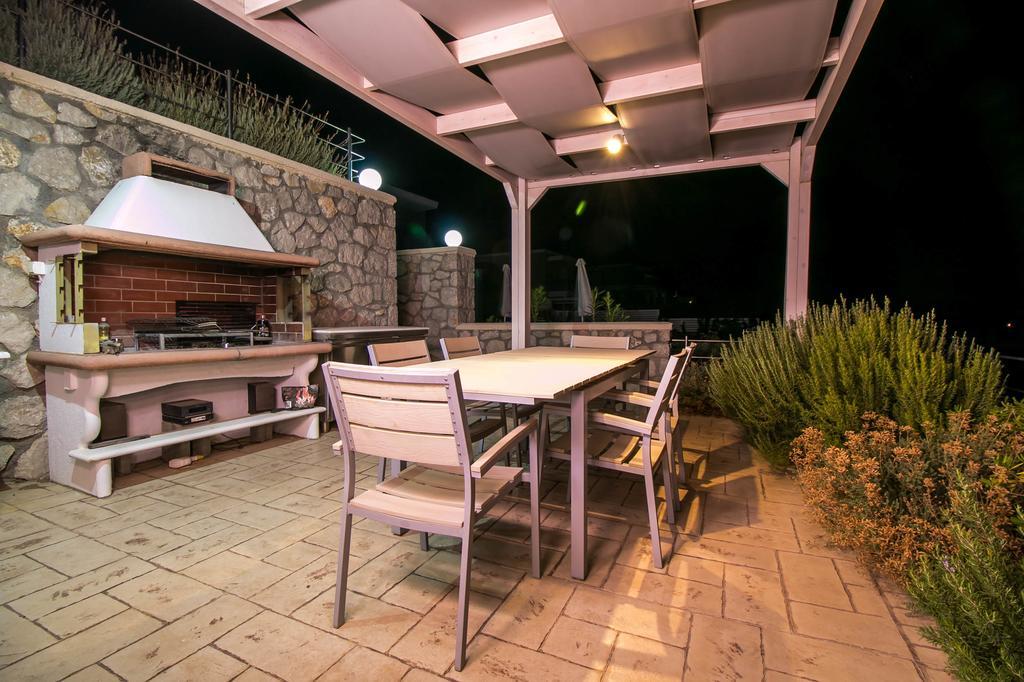 White Lady Villa Kalithies
