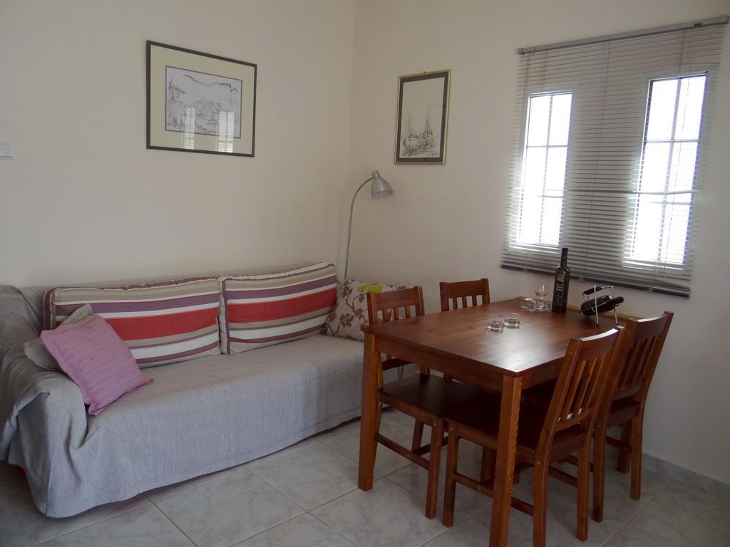 Apartment αphrodite