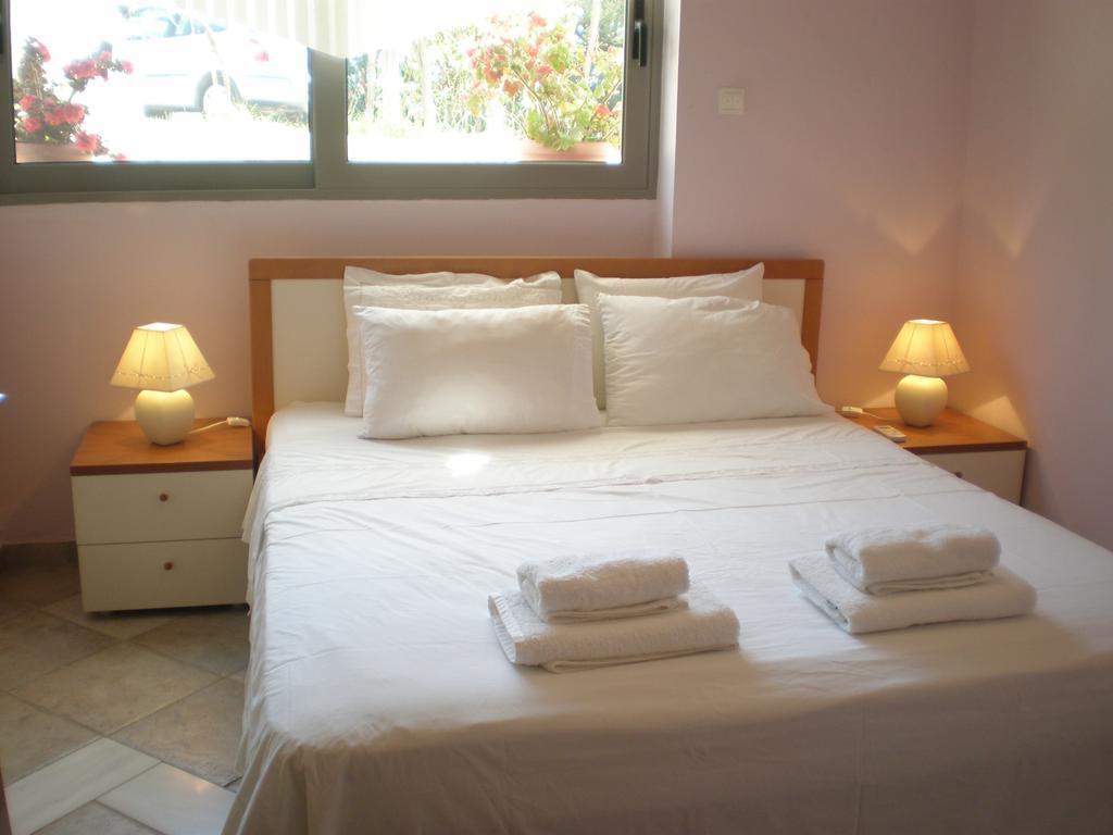Marvelous House By The Sea * Vouliagmeni Lake