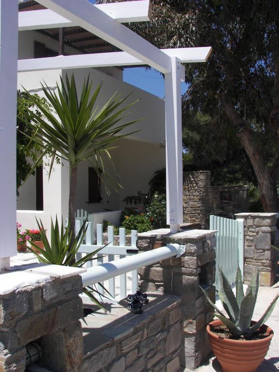 Apartment Studios Logaras