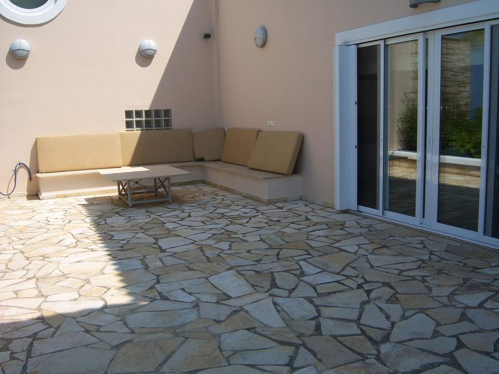 Luxury Flora Kiparissia Villa