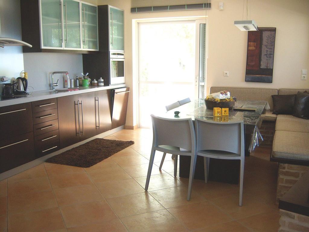 Luxury Flora Kiparissia Villa