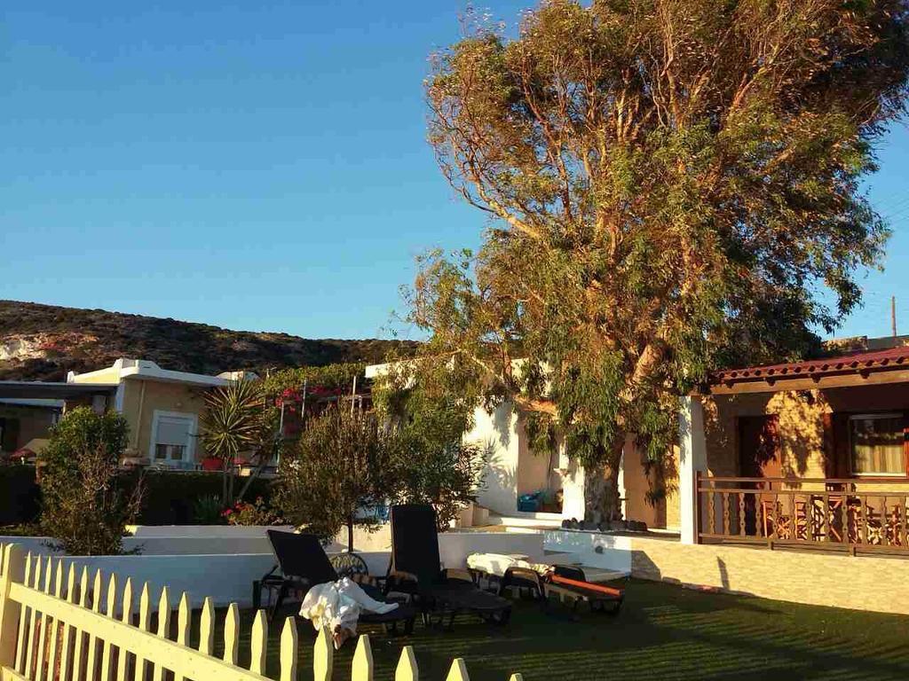 Guest house Avgerinos Paliochori Milos Island