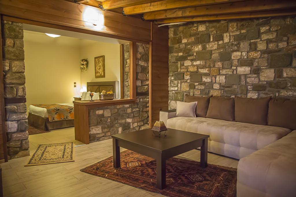 Pandion Luxury Boutique Hotel & Suites With Spa *