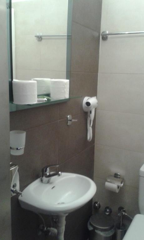 Ballas Hotel Agria